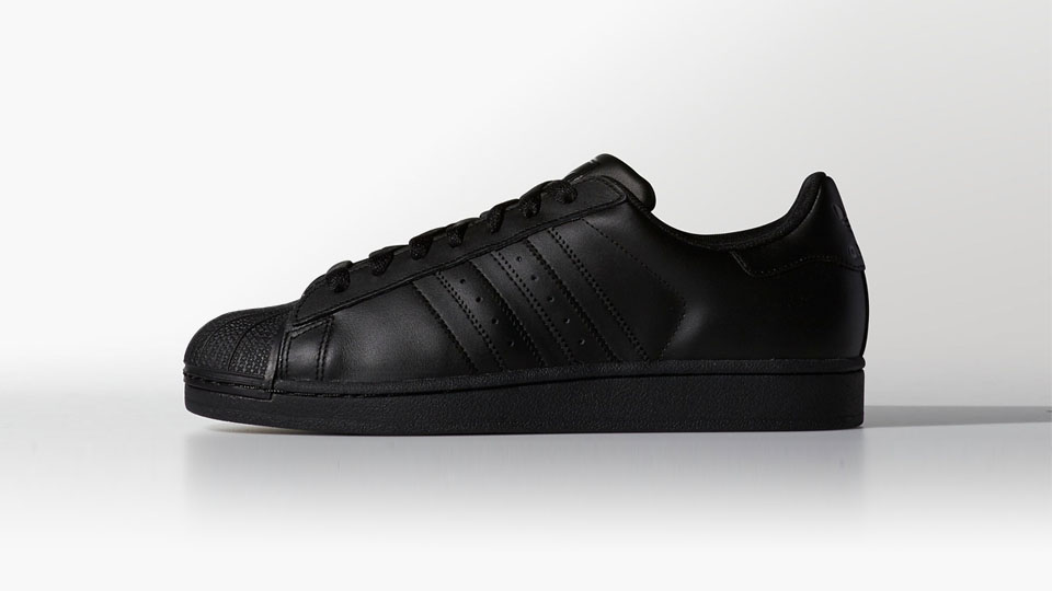 black sneakers affordable alternatives | 5 blacked-out sneakers for $100 and under |  highsnobiety MBIYKOM