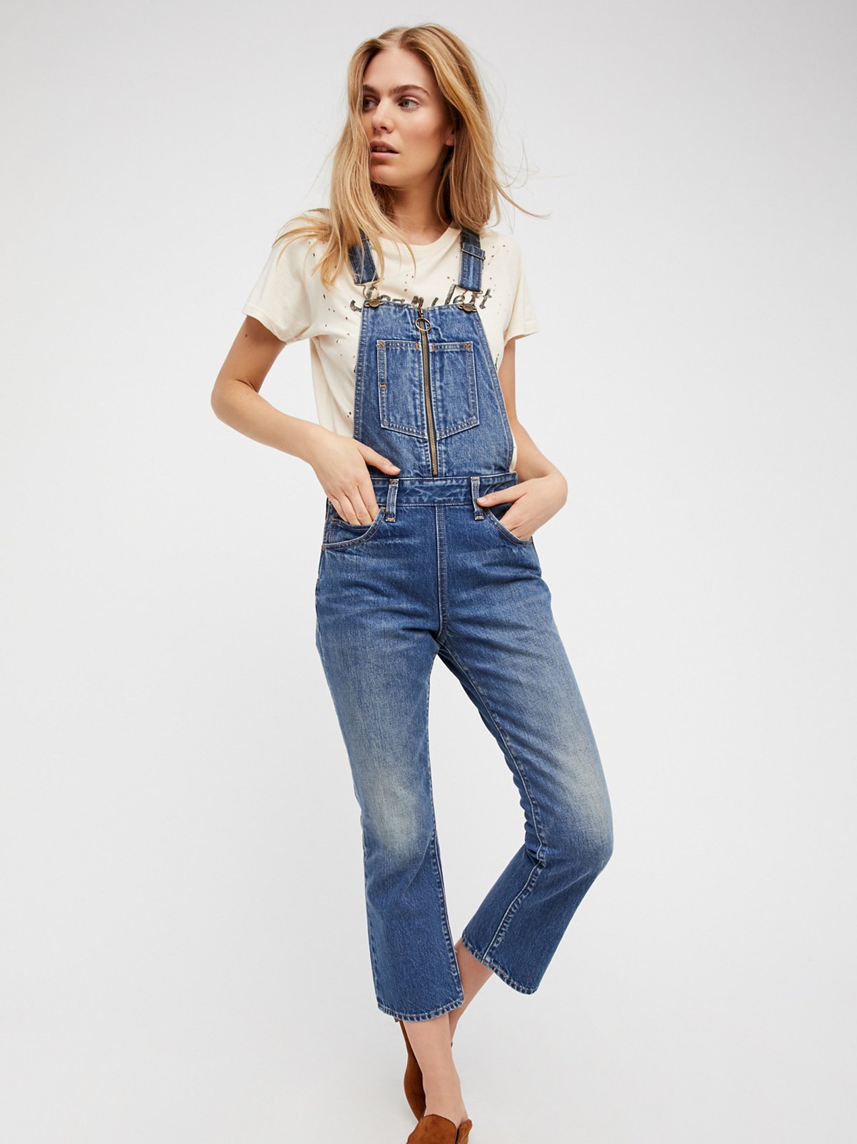 Change your style and look with denim overalls