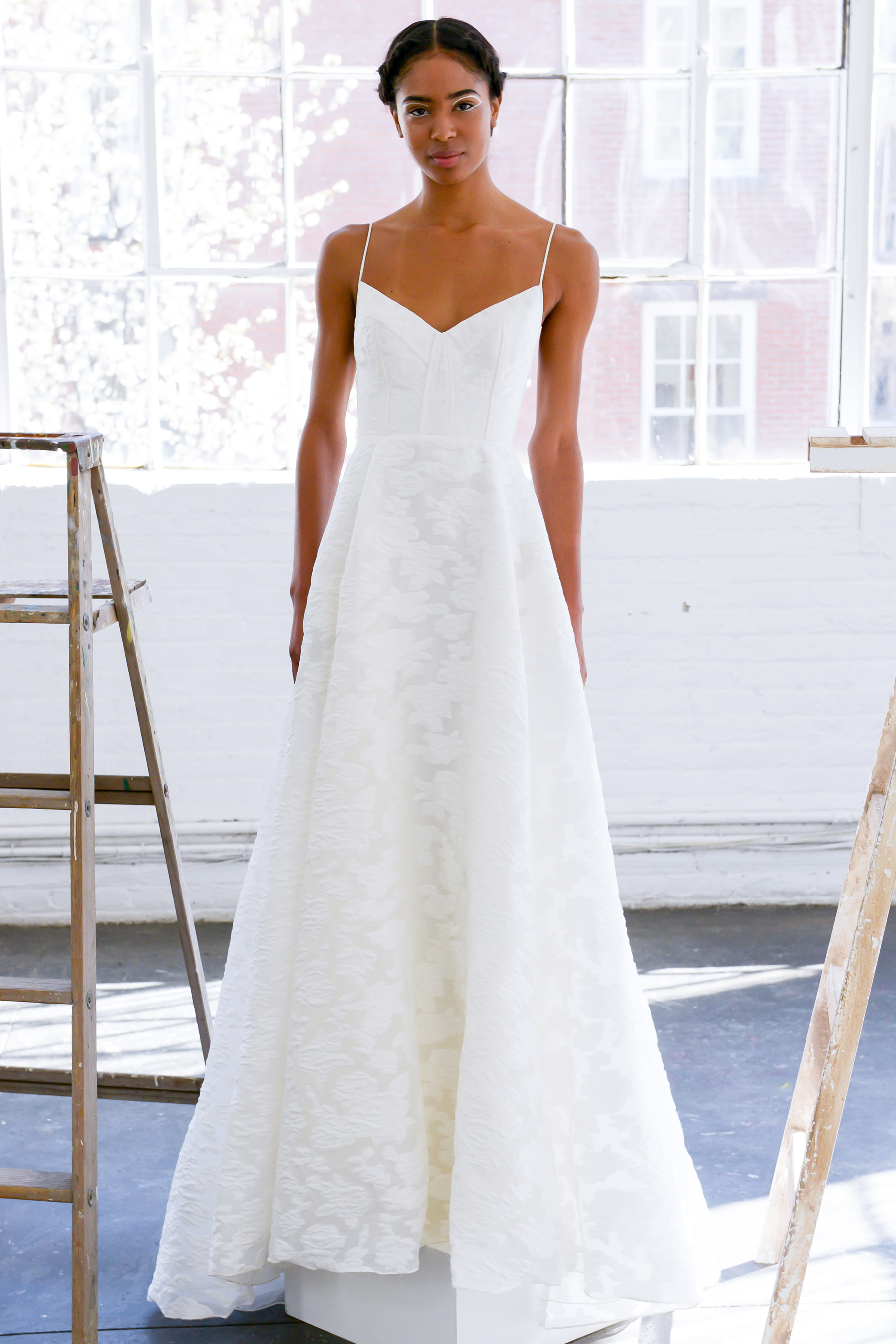 Why simple wedding dresses are popular
